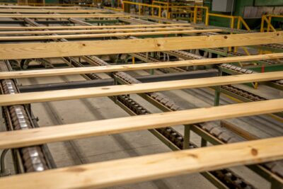 À Séméac, HSM transforme l&rsquo;ancienne usine Alstom en atelier de maisons bois