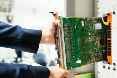 Bull double la cadence de son usine d&rsquo;Angers pour assembler ses supercalculateurs
