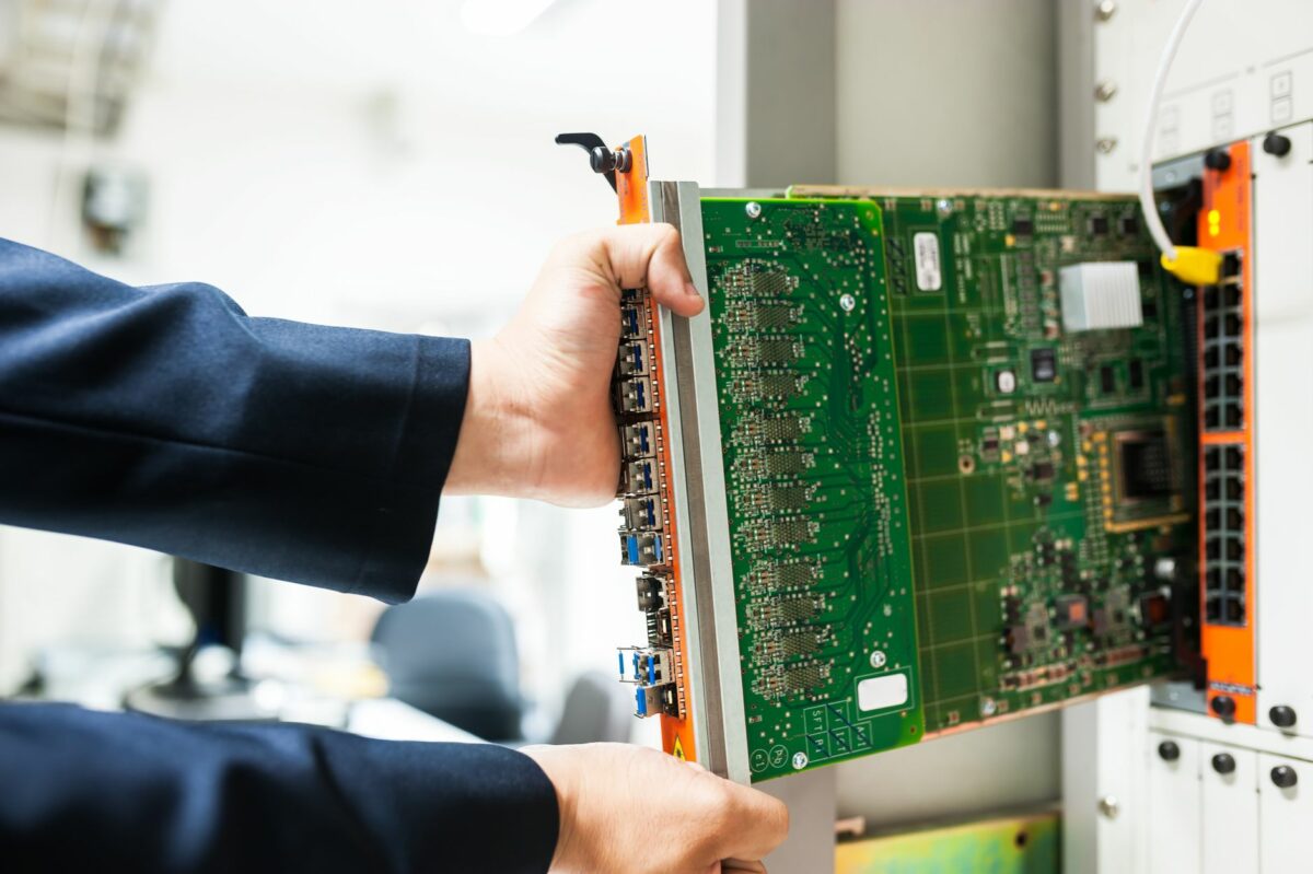 Bull double la cadence de son usine d'Angers pour assembler ses supercalculateurs